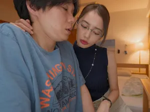 KNMB-059 Riona (30), một người bạn tình lớn tuổi hơn dẫn đầu trong việc xuất tinh vào âm đạo