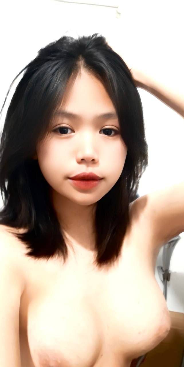 Cô bạn thân kính cận thích địt lút cả cán