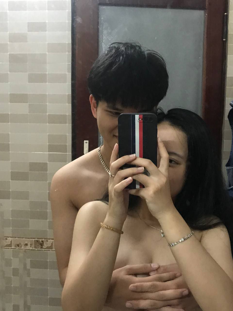 Cô bạn thân kính cận thích địt lút cả cán